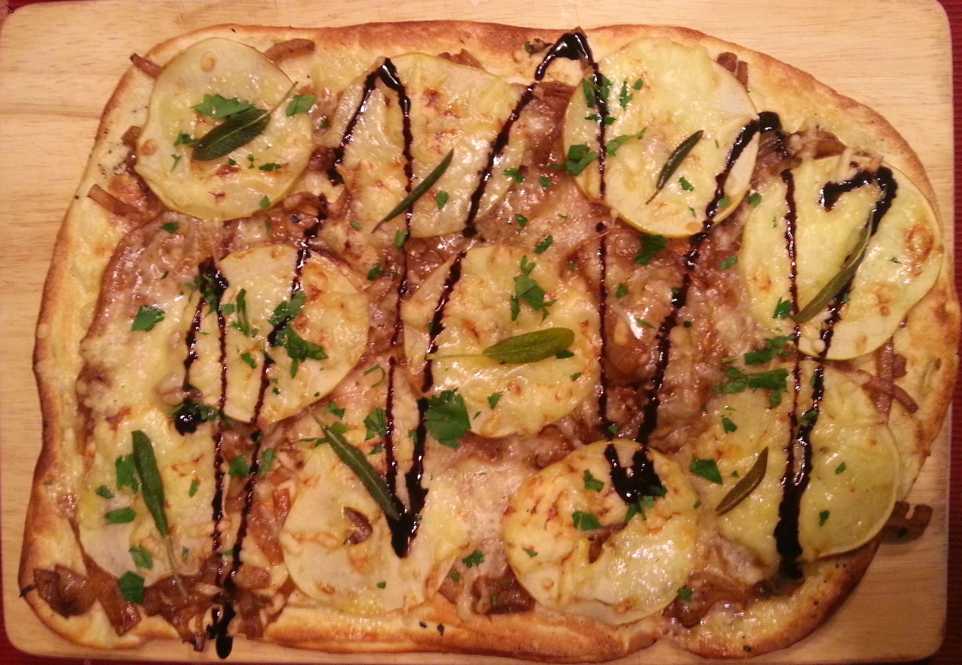 apple and caremelized onion pizza